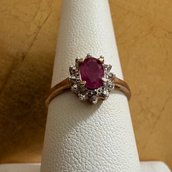 10K Yellow Gold Vintage Ruby and Diamond Ring Cluster Halo size 7 - Picture 1 of 8